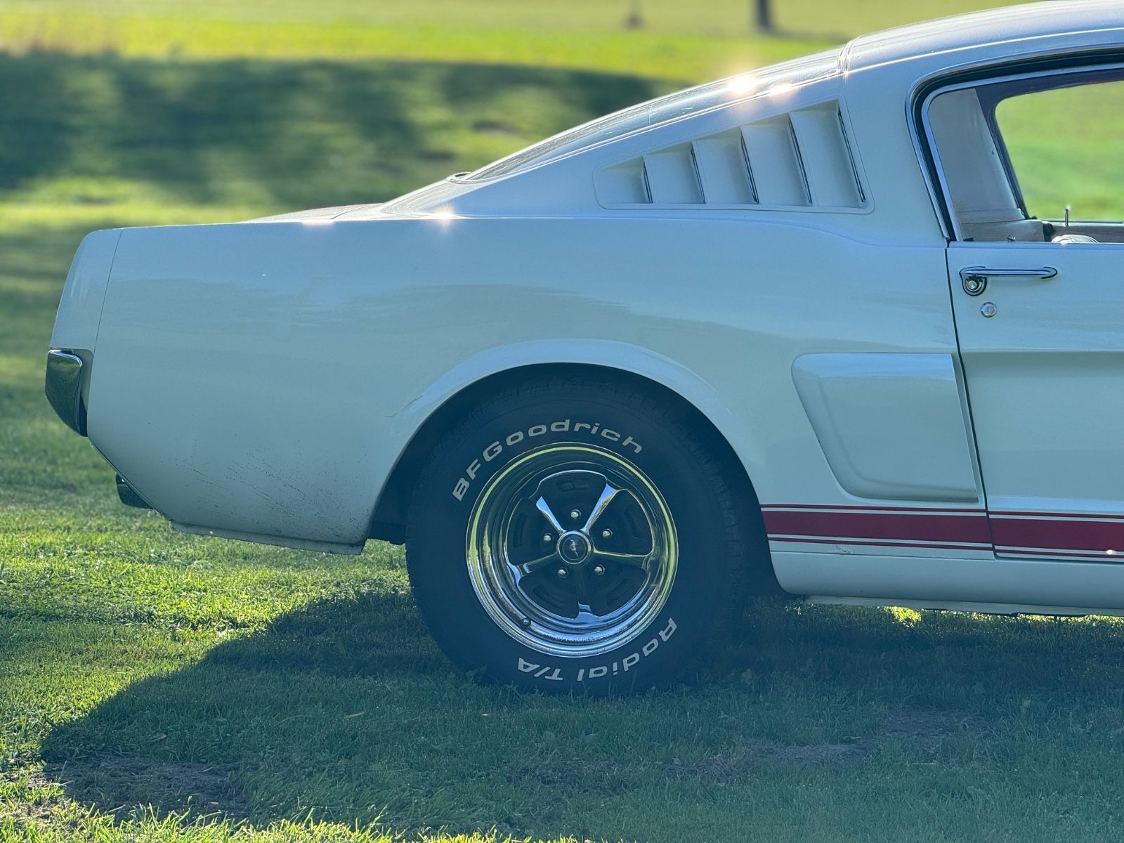Fahrzeugabbildung Ford Mustang Fastback 4,7 V8 2+2 Fastback Pony