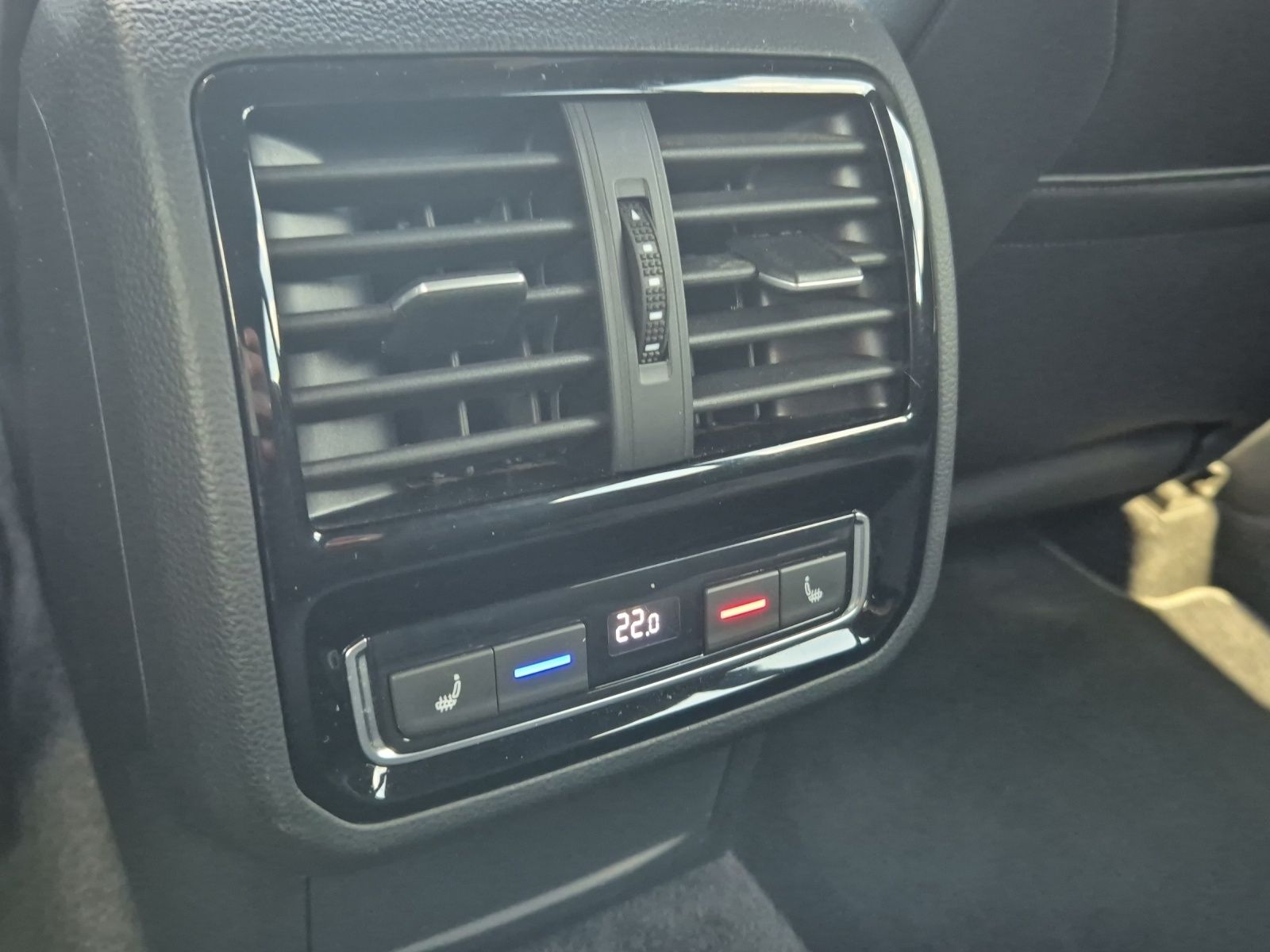 Fahrzeugabbildung Volkswagen Arteon SB TDI DSG R-Line LED ACC 19" DCC AHK NAV