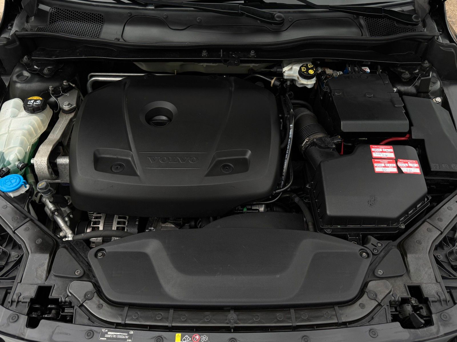 Fahrzeugabbildung Volvo V40 1.5 112kw/152ps Autom. Kam Temp Navi Sensus