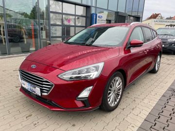 Fahrzeugabbildung Ford Focus Titanium LED, Winterpaket, Verkehrszeiche.