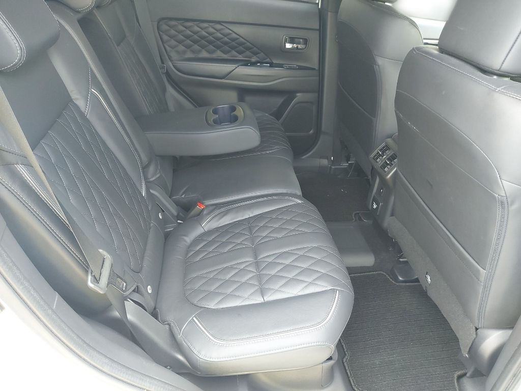 Fahrzeugabbildung Mitsubishi Outlander PHEV Spirit PLUS 2.4 4WD Navi Leder