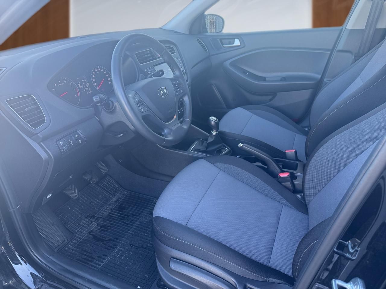 Fahrzeugabbildung Hyundai i20 TREND KAMERA*SHZ*LHZ*CARPLAY*KLIMA*PDC*RADIO