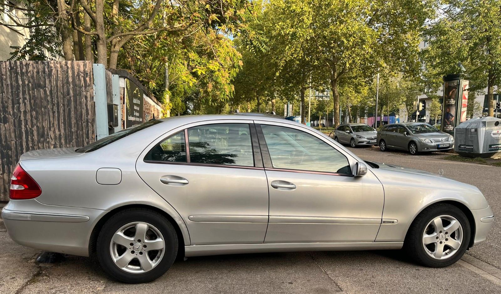 Mercedes-Benz E 240