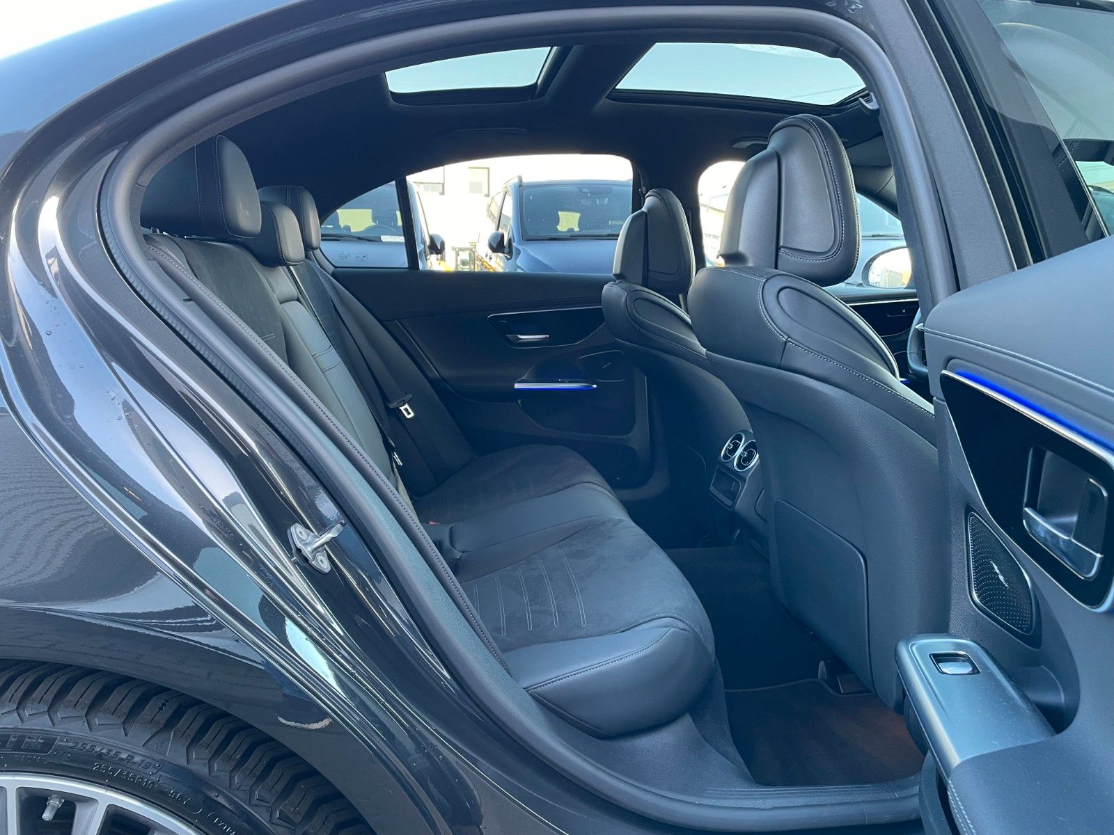 Fahrzeugabbildung Mercedes-Benz C 200 4M AMG Pano+AHK+360°+Digital+Ambiente