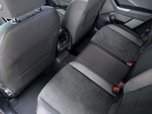 Fahrzeugabbildung Volkswagen T-Roc Style 1.5 TSI DSG | LED RFK AHK ACC