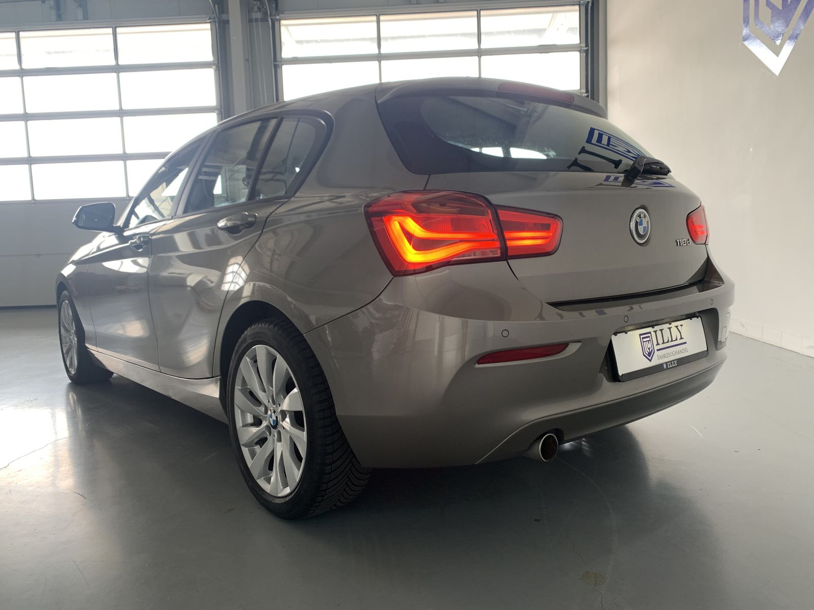 Fahrzeugabbildung BMW 118 d Advantage*PDC*Klima*SHZ*Navi*
