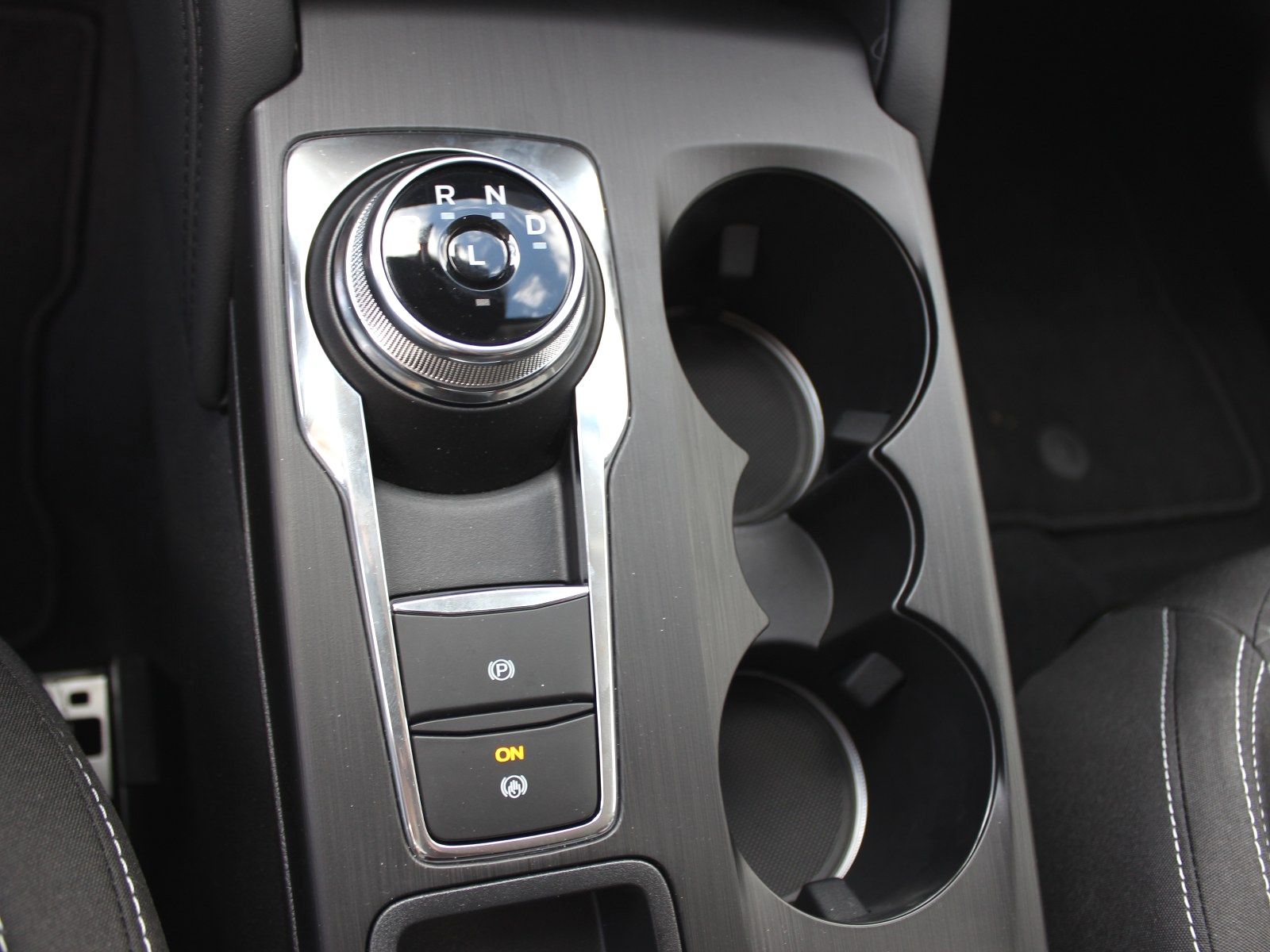 Fahrzeugabbildung Ford Kuga Hybrid Titanium