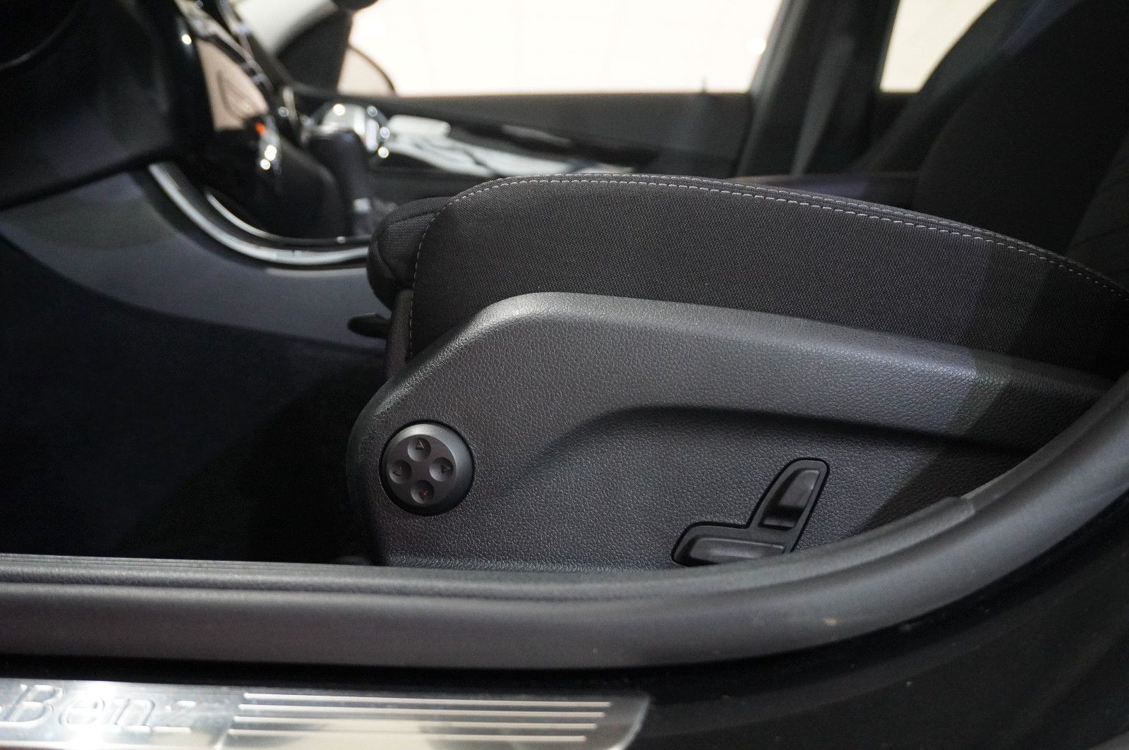 Fahrzeugabbildung Mercedes-Benz C 200D T BUSINESS NAVI/LED/KAMERA/SH/BURMESTER