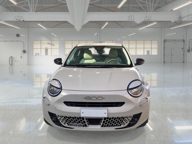 Fiat FIAT 600 1.2 HYBRID 100 CV imagem 2