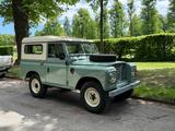 Land Rover Serie III mit Hard- und Bikinitop, ungeschweißt - Land Rover mit Benzin-Antrieb: Ii