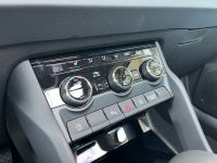 SKODA Karoq 1.5 TSI DSG Selection PANO KAM AHK 5JGAR bei Autohaus Landmann & Maier OHG