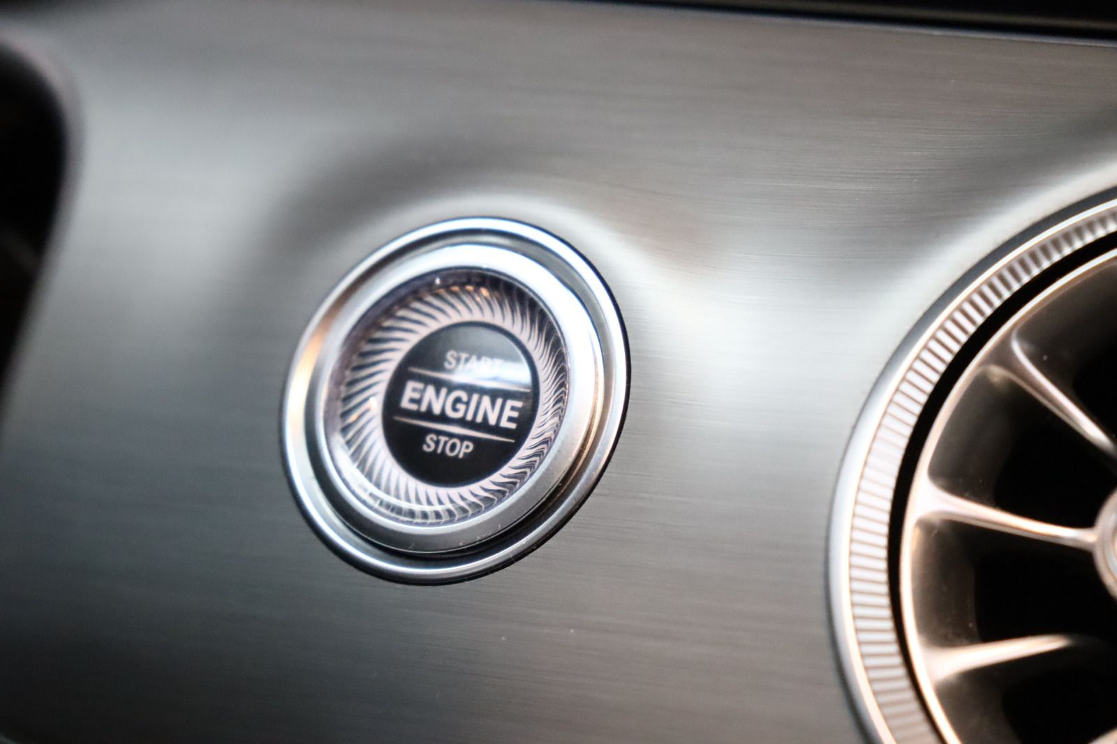 Fahrzeugabbildung Mercedes-Benz E 220 d Night Edition * Airscarf * LED *