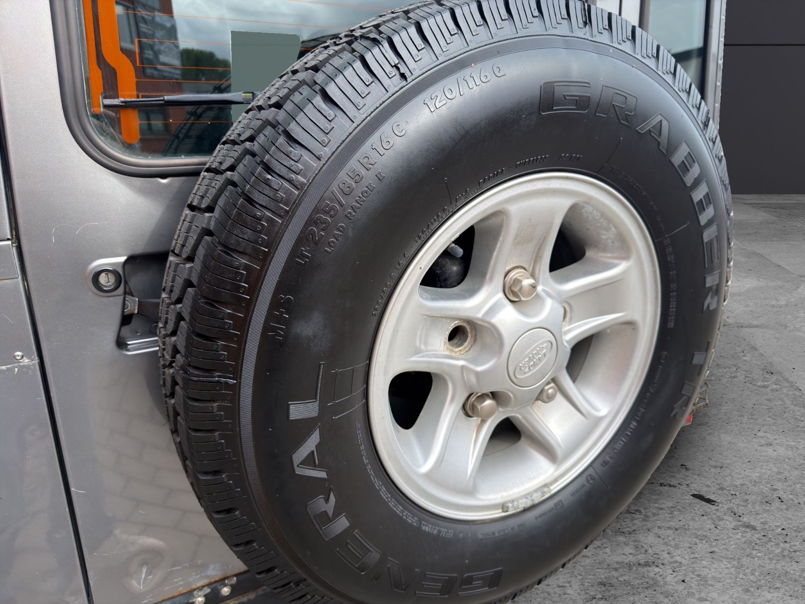 Fahrzeugabbildung Land Rover Defender 90 SE Station Wagon Seilwinde Klima