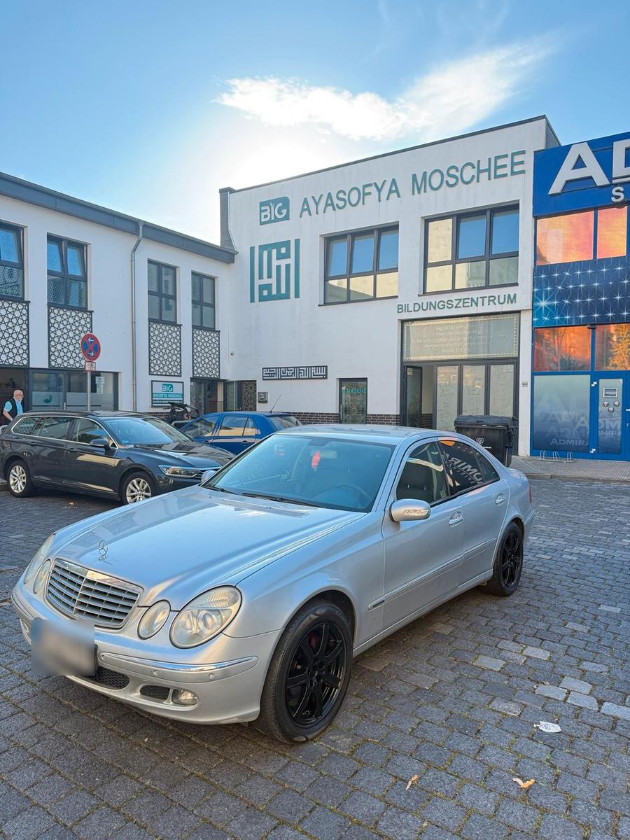 Mercedes-Benz 220