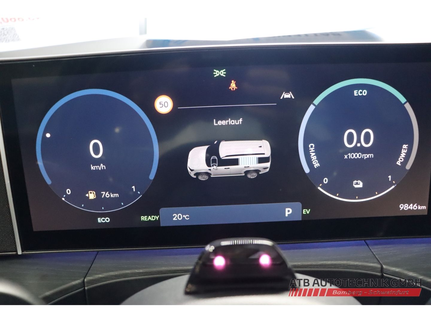 Fahrzeugabbildung Hyundai SANTA FE PHEV 1.6 T-GDI 4WD Signature Navi Leder