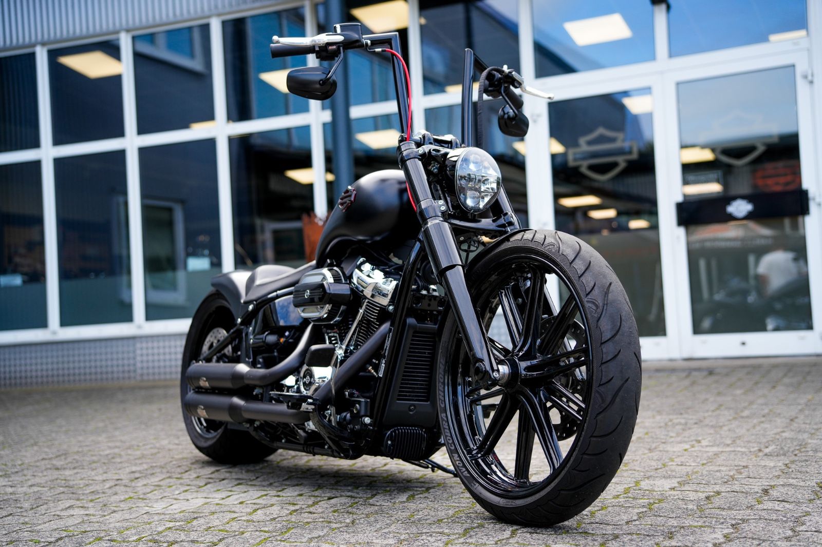 Fahrzeugabbildung Harley-Davidson FXBRS Softail Breakout 114 cui - JEKILL&HYDE -