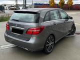 Mercedes-Benz B200 1.Hand/MB100 bis 07.27/AHK/LED/SHZ/7G-DCT - Mercedes-Benz B 200 Gebrauchtwagen in Stuttgart