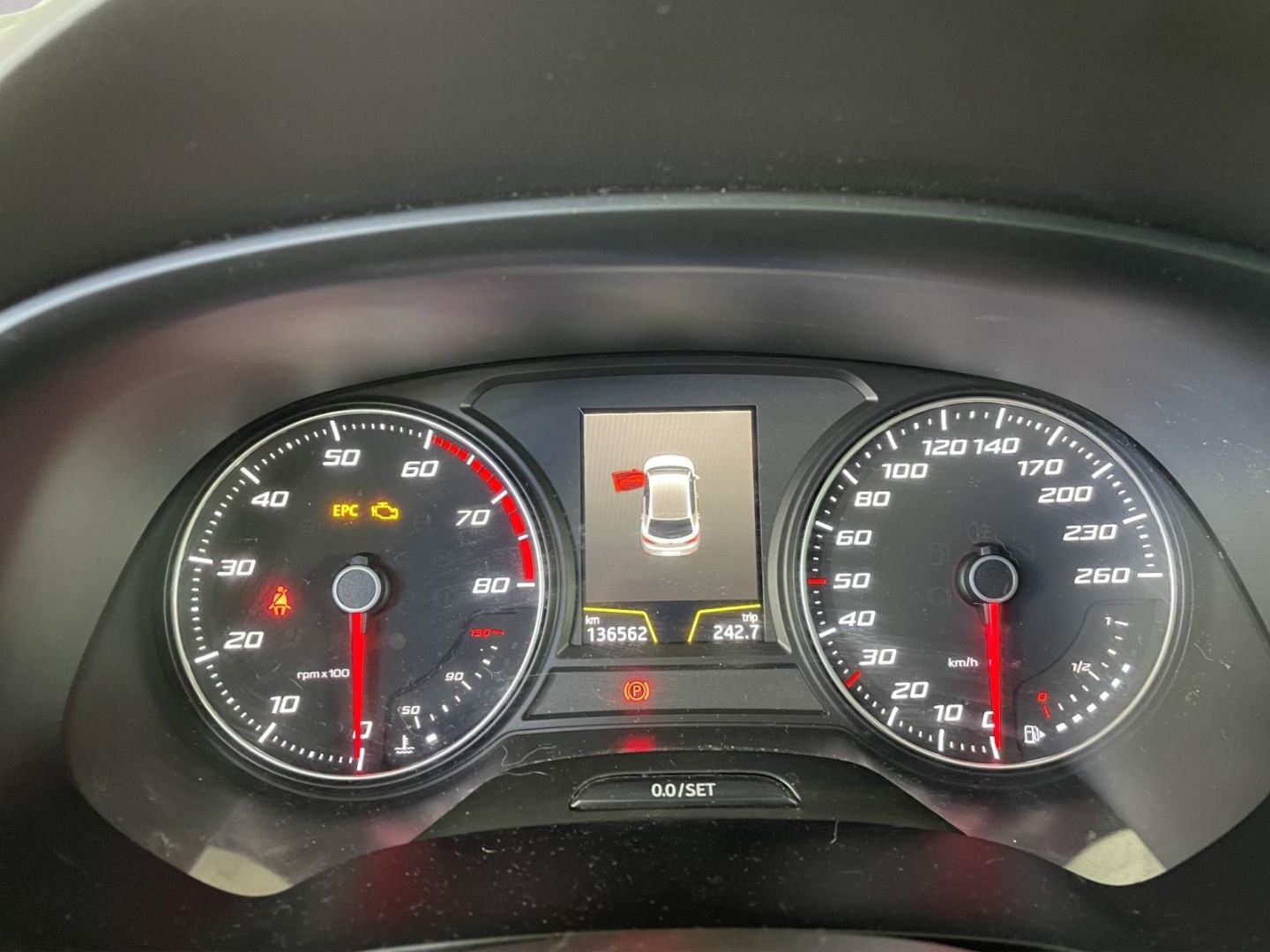 Fahrzeugabbildung SEAT Leon FR PANORAMADACH PDC Navi Tempomat