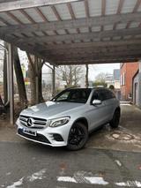Mercedes-Benz GLC 250 4MATIC Autom. PANO*, AMG-Line  - silberne Mercedes-Benz GLC 250