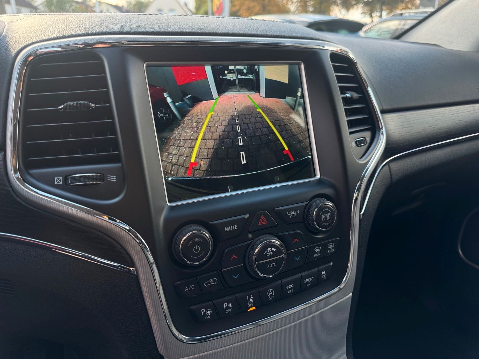 Fahrzeugabbildung Jeep Grand Cherokee 3.0 CRD Summit AHK Memory