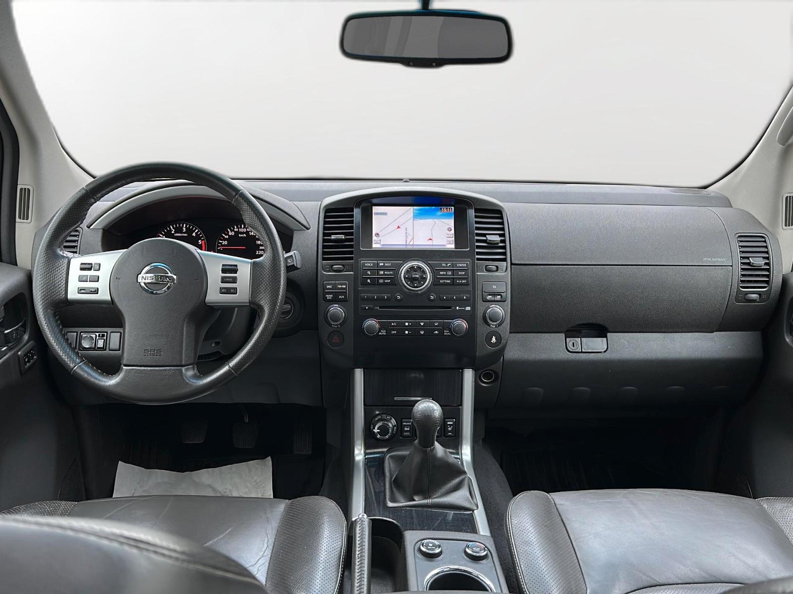 NISSAN PATHFINDER 2.5 dCi 190ch LE 4X4 - 7 PLACES - TOIT PANORAMIQUE - INTERIEUR CUIR CHAUFFANT - GPS - ATTELAGE