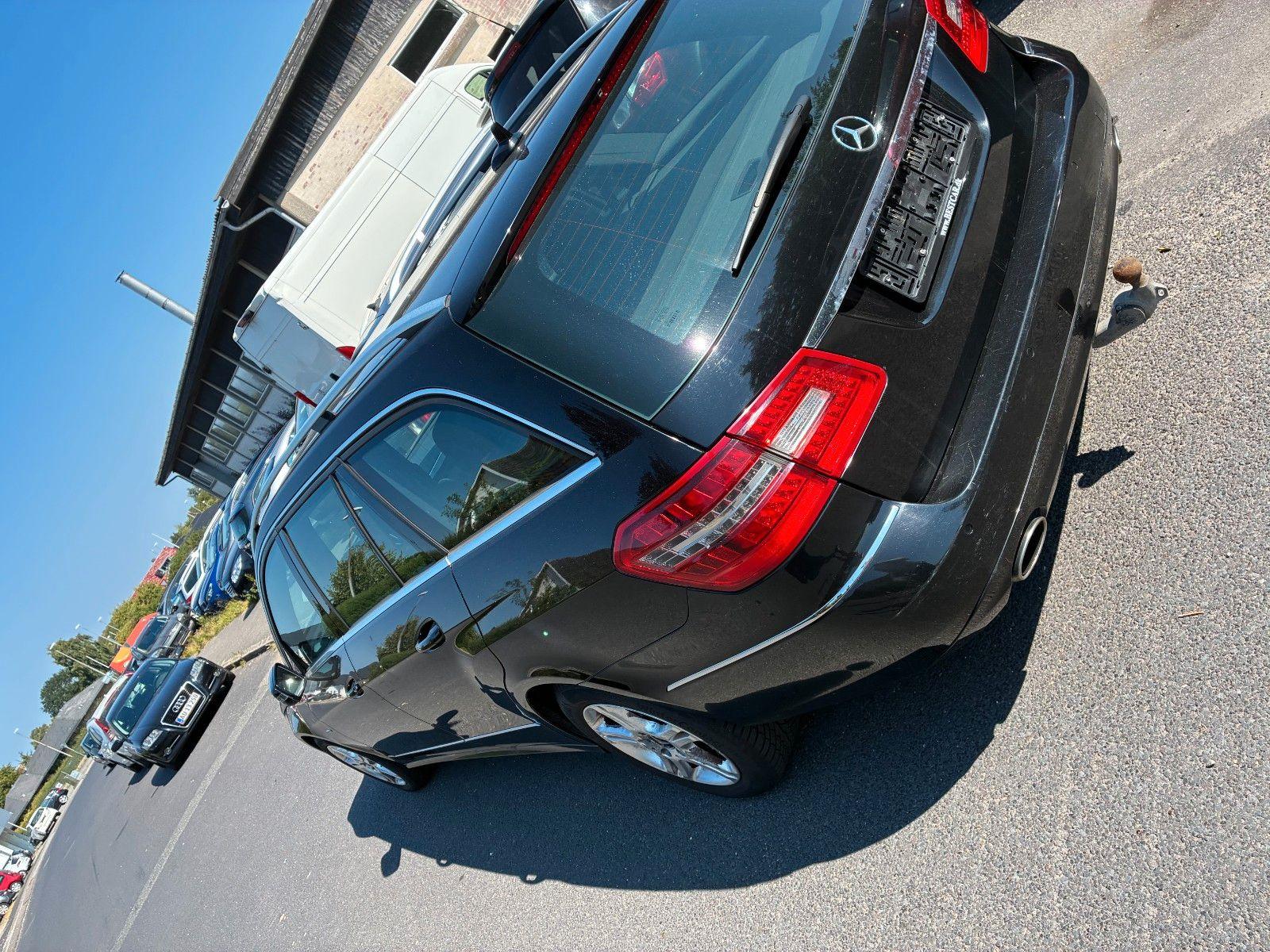 Mercedes-Benz E350 2010 — interior