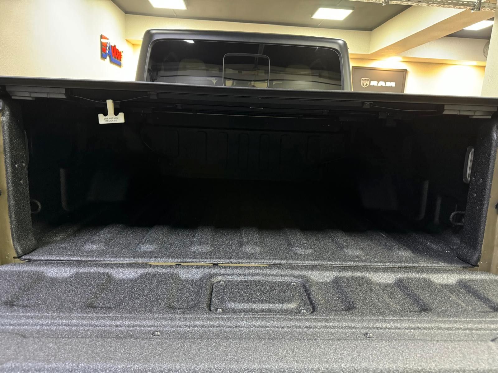 Fahrzeugabbildung Jeep GLADIATOR WILLYS '41 ED. 3.6L-V6 HARDTOP-SOFTTOP
