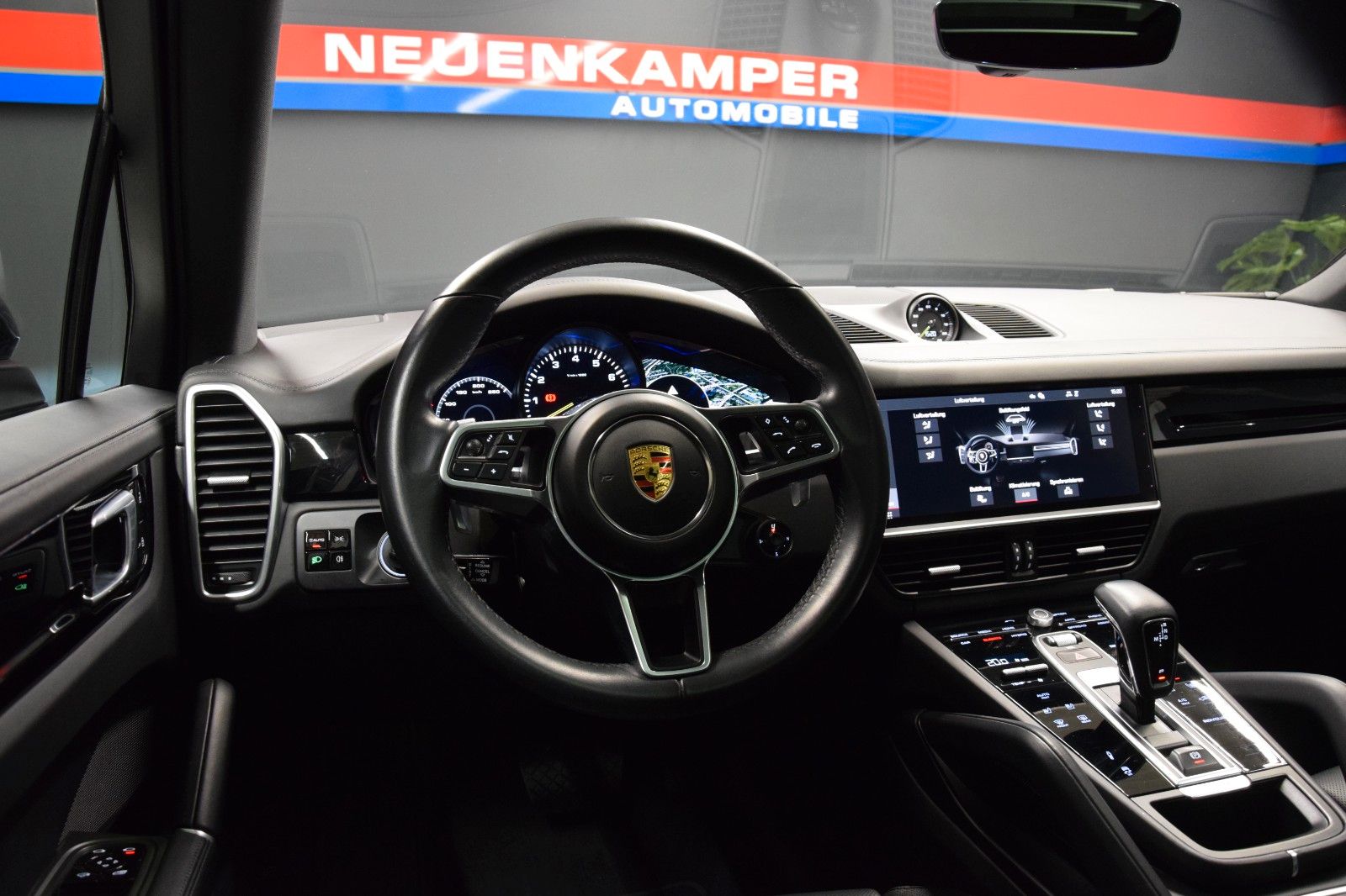 Fahrzeugabbildung Porsche Cayenne E-Hybrid Pano. ACC Matrix. Bose Approv.