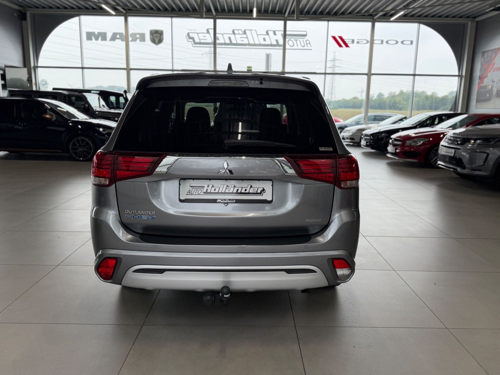 Fahrzeugabbildung Mitsubishi 2.4 Plug-in Hybrid Outlander Diamant Spirit AHK