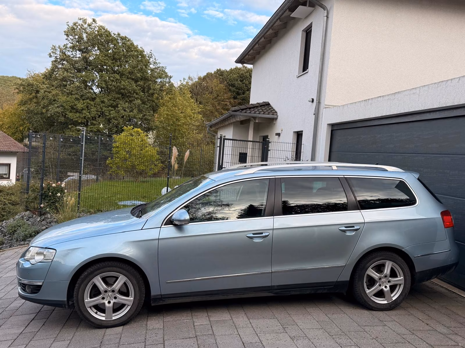 Volkswagen Passat 2009 — engine 1.968 cm³, 140 HP (103kW)