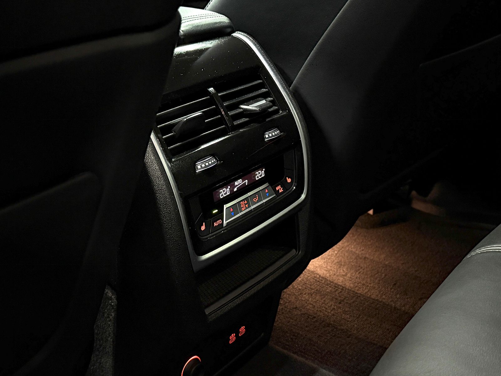 Fahrzeugabbildung BMW X5 40 d xDrive M SPORT PRO|PANO|M-SITZE|INDIVID