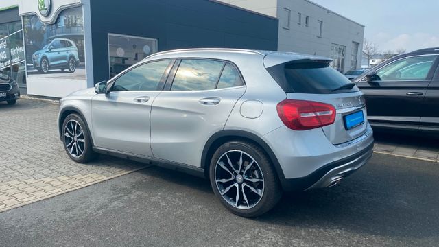 MERCEDES-BENZ GLA 200