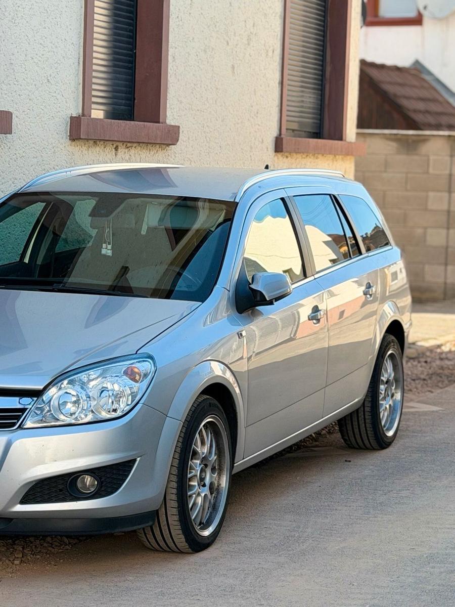 Opel Astra, 2009