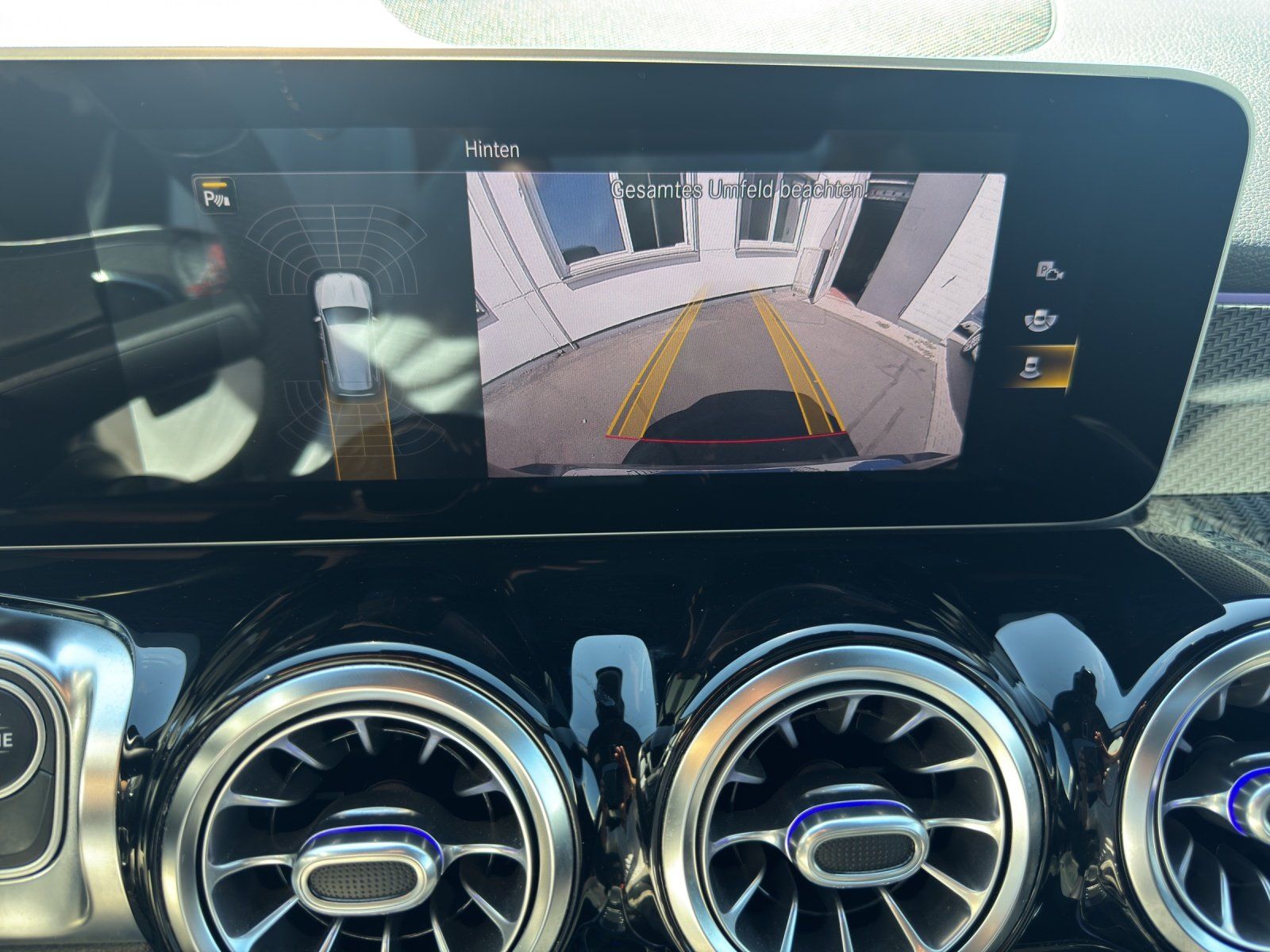 Fahrzeugabbildung Mercedes-Benz GLB 250 AMG Line 4Matic/PANO/BURMESTER/KAMERA/