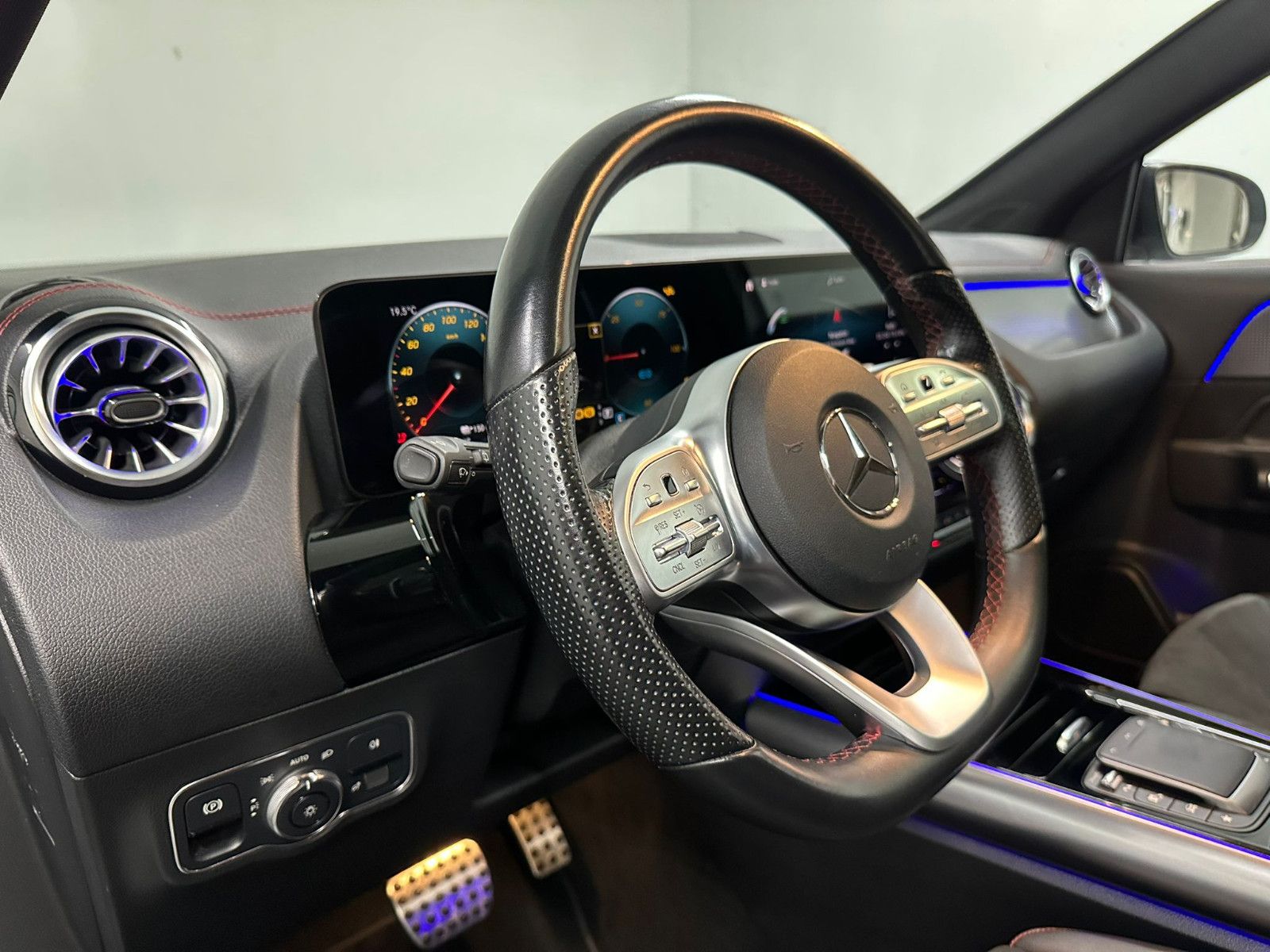 Fahrzeugabbildung Mercedes-Benz EQA 250 AMG-LINE*NIGHT*AHK*LED*IHC*NAVI*PANORAMA
