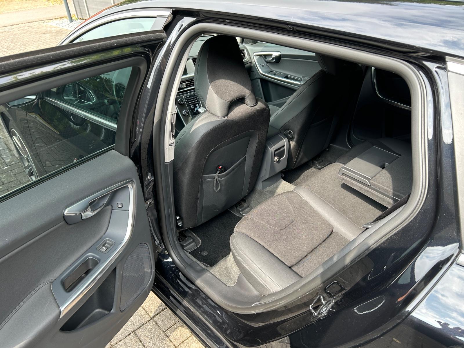 Volvo V60 2013 — photo 10
