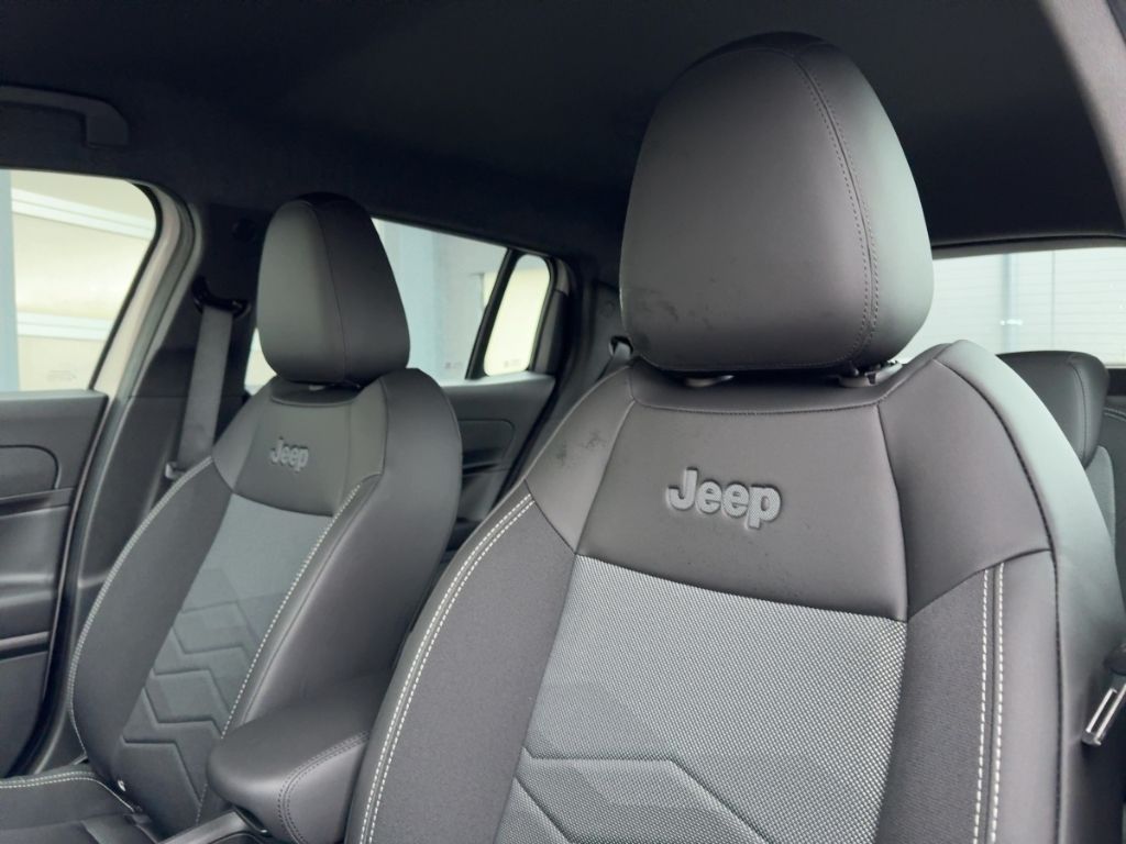 Fahrzeugabbildung Jeep Avenger Altitude Winter Paket