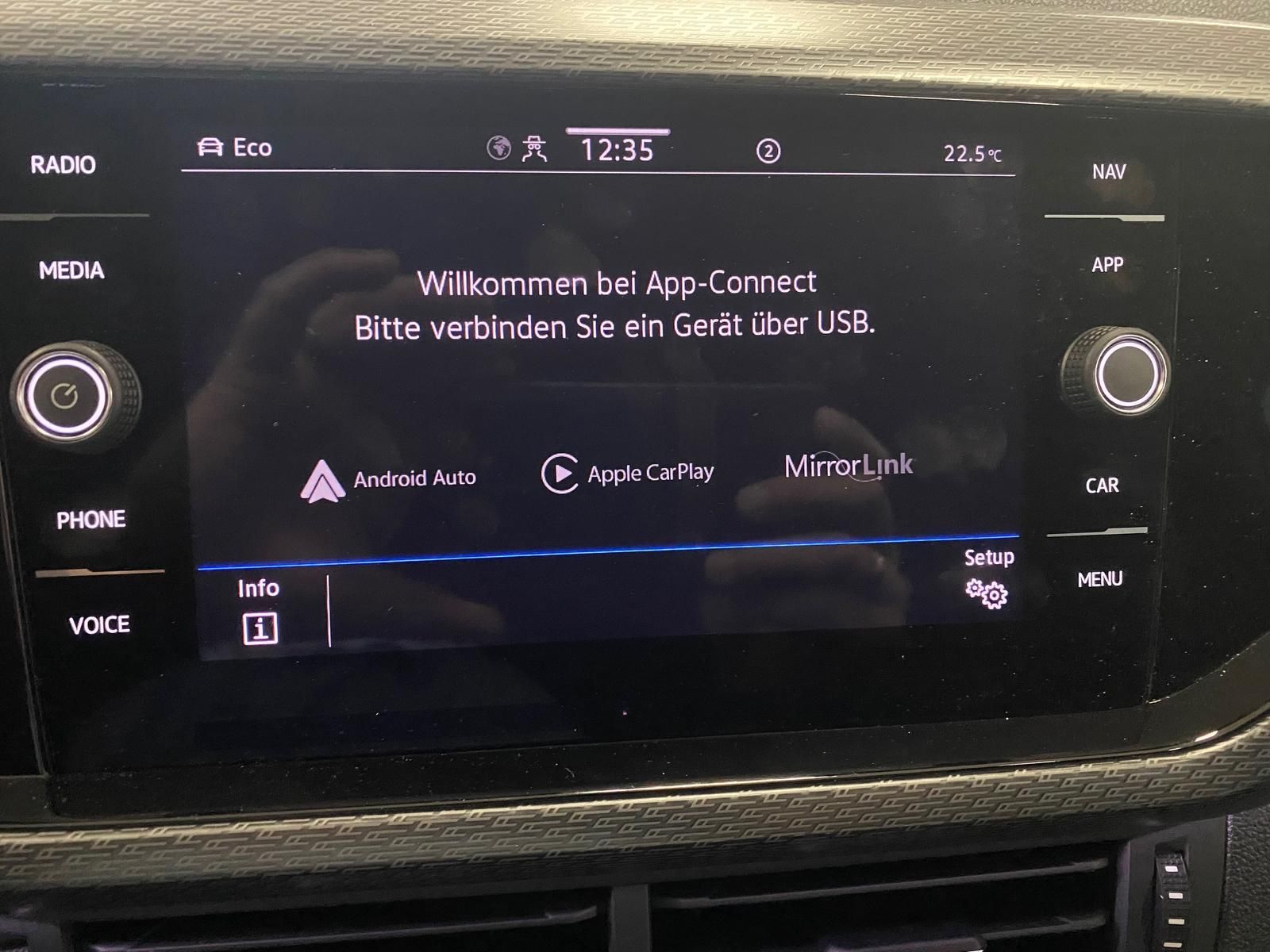 Fahrzeugabbildung Volkswagen T-Cross 1.5 TSI DSG Style R-Line+ACC+RFK+APP+LED