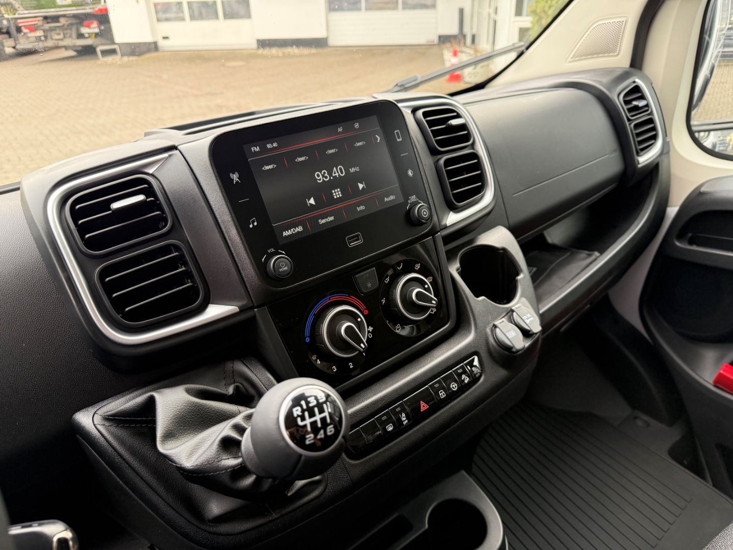 Fahrzeugabbildung Opel Movano 2.2 Blue HDI 140 L3H2 mit Allwetter