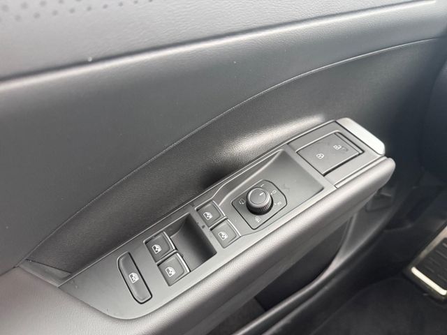 T-Roc R-Line 1.5 l eTSI Navi Area View Apple Car