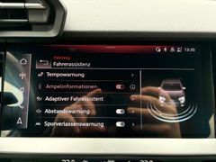 Fahrzeugabbildung Audi A3 Limousine S line 35 TFSI S-tr. -HUD*Navi+*RFK