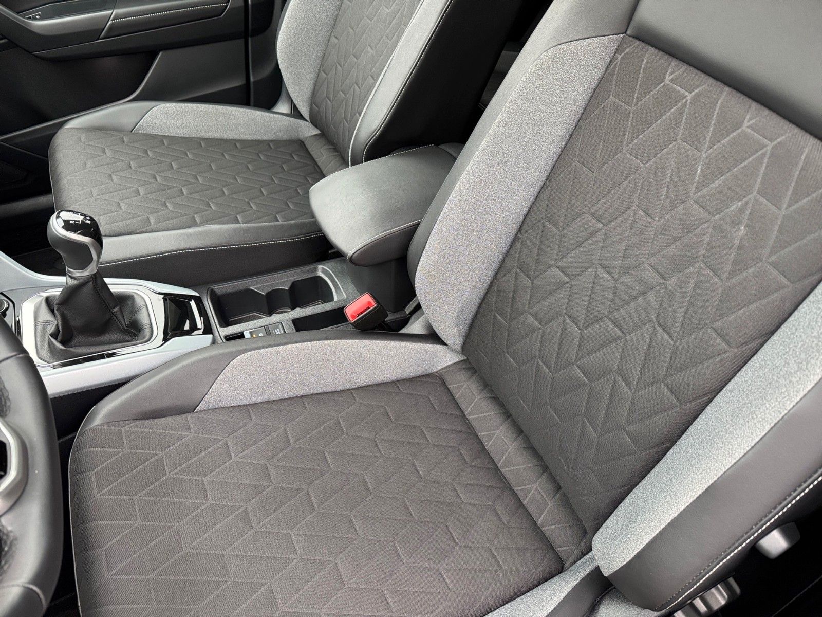 Fahrzeugabbildung Volkswagen T-Roc Life GOAL 1.0 TSI