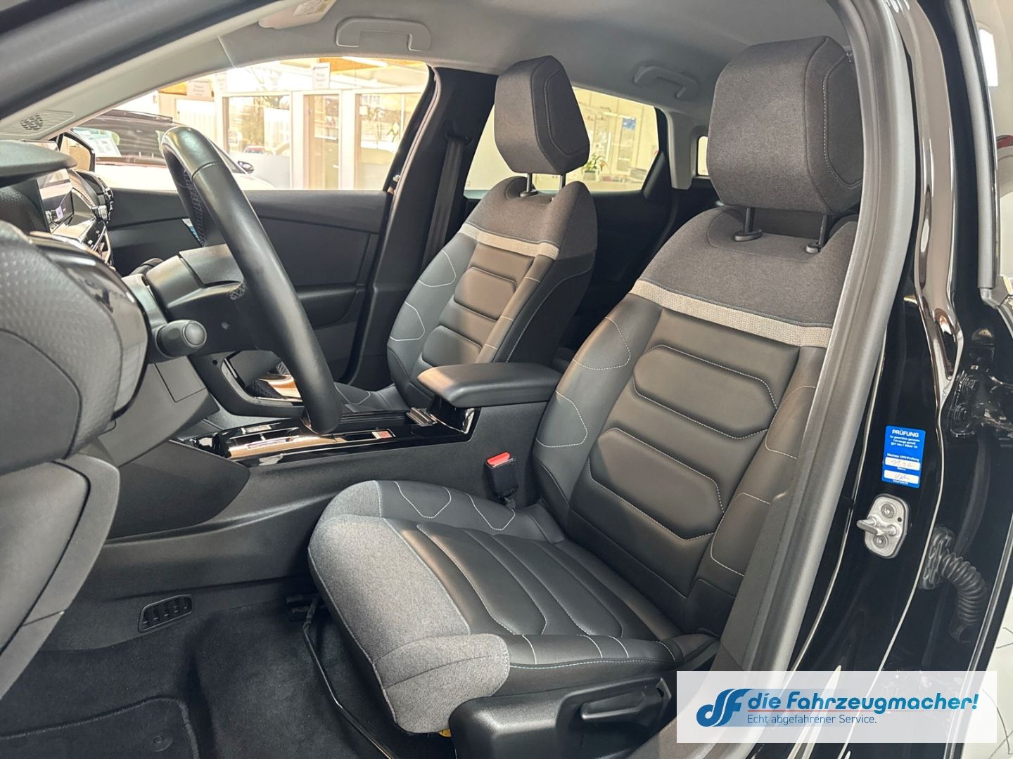 Fahrzeugabbildung Citroën C4 E- Shine HUD Navi 360 Kamera LED Apple CarPla