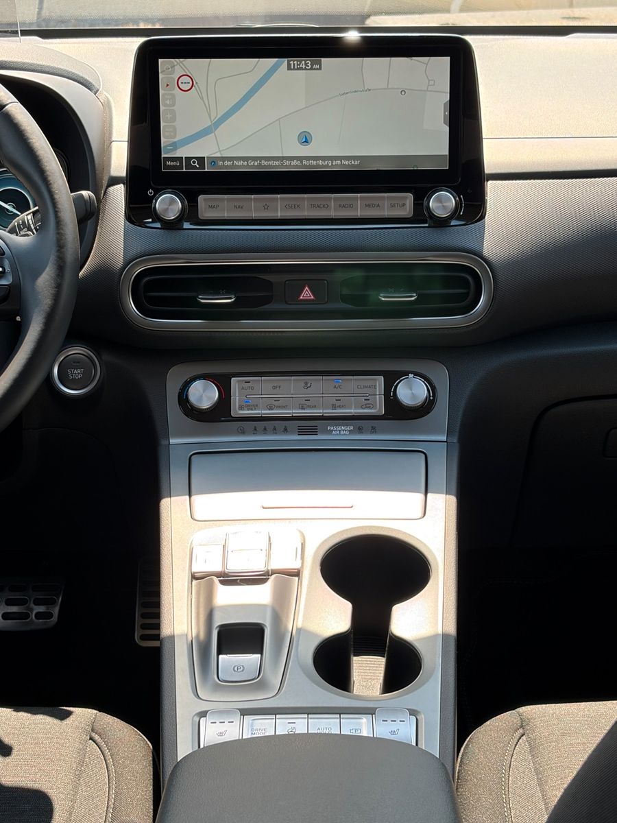 Fahrzeugabbildung Hyundai KONA E Trend 2WD CarPlay Schiebedach ACC CAM HuD
