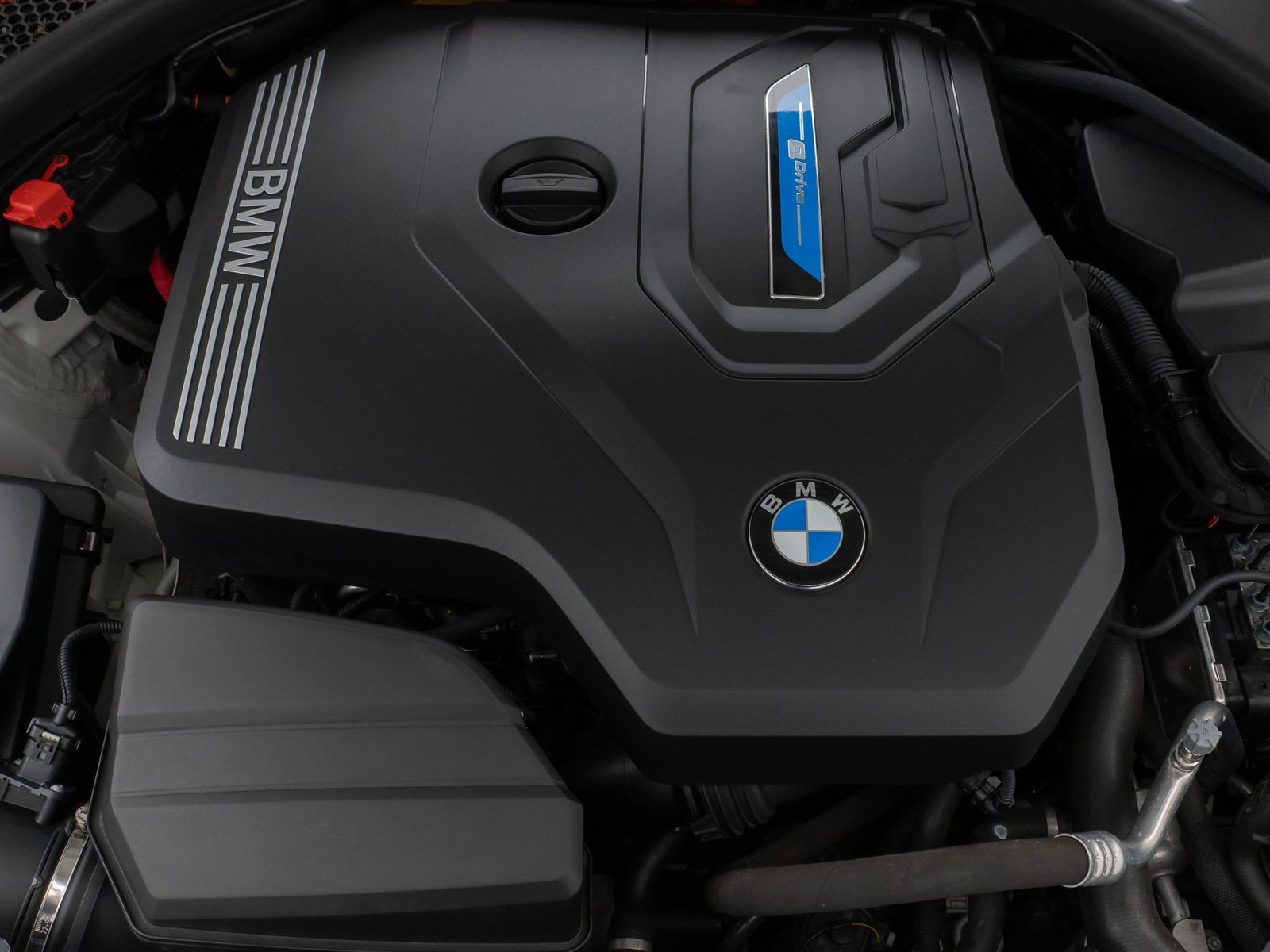 Fahrzeugabbildung BMW 330e Kamera HUD DAB Stop&Go Komfort Fernlichtass