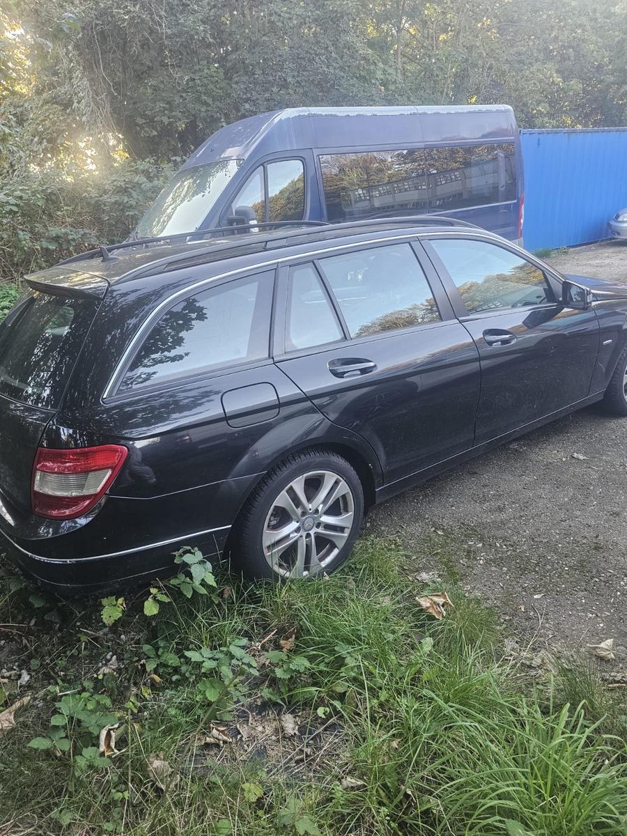 Mercedes-Benz C200 2010 — engine 2.143 cm³, 136 HP (100kW)