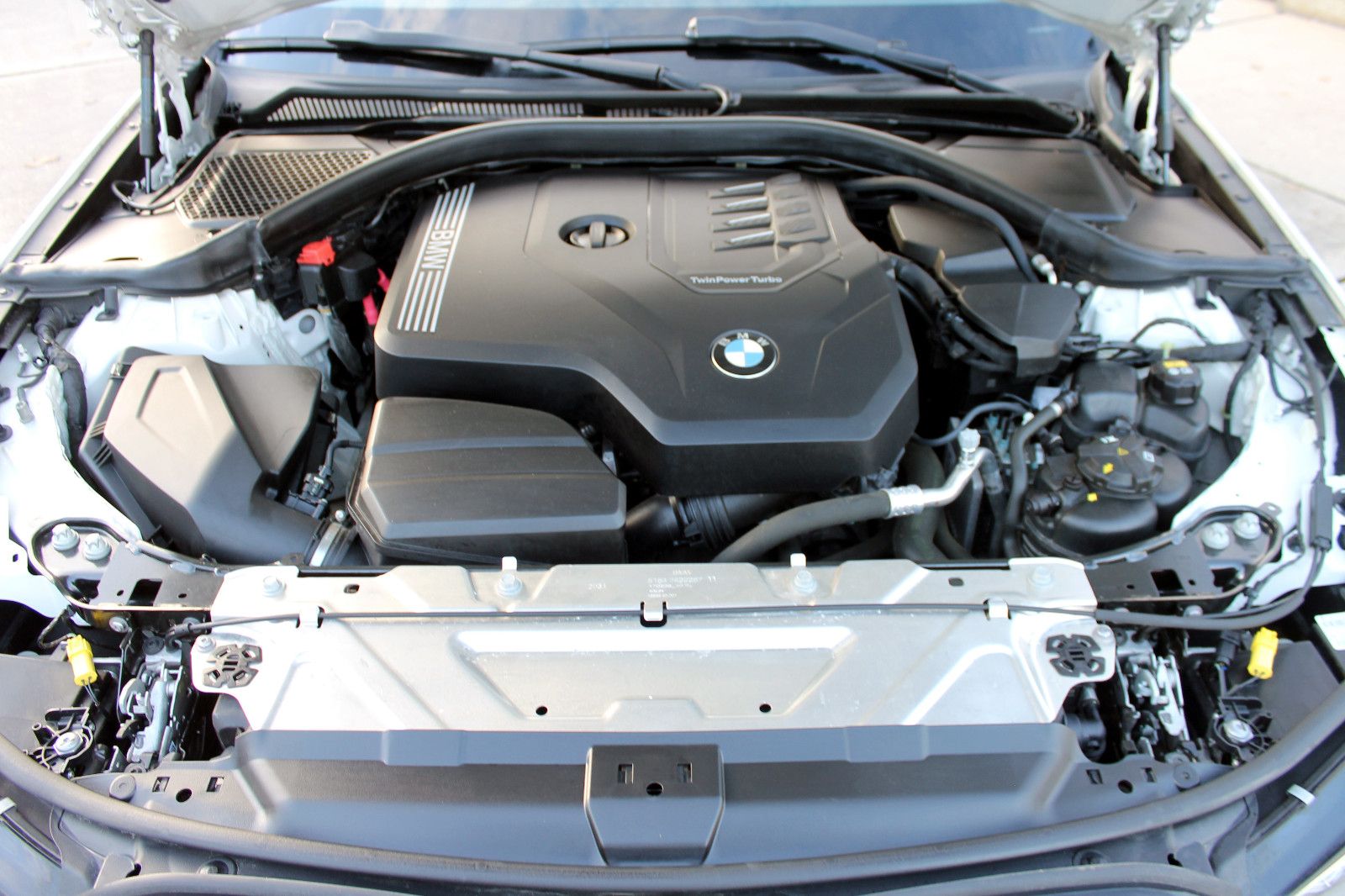 Fahrzeugabbildung BMW 330i Touring Sport-Line Steptr. LED ACC KAM AHK