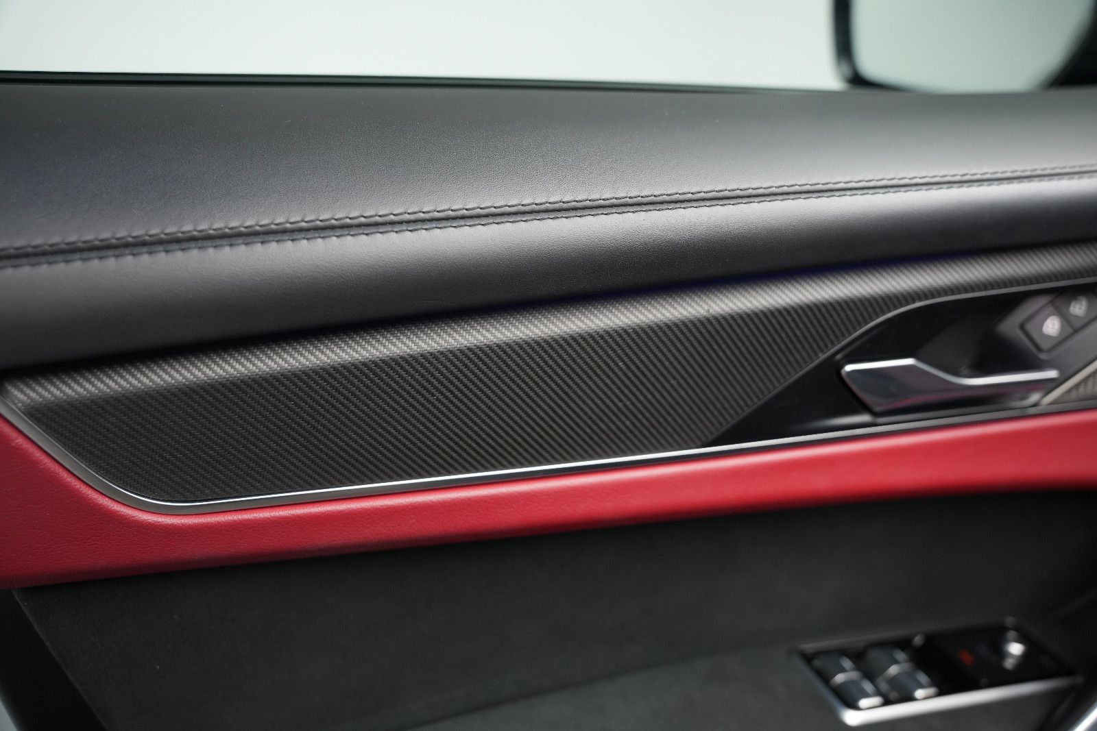 Fahrzeugabbildung Jaguar F-Pace SVR *Panorama*MeridianSurround*360°Memory