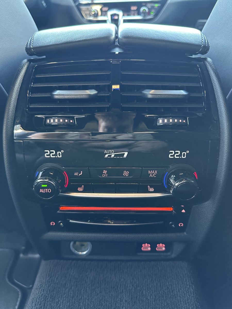 Fahrzeugabbildung BMW M5 Competition NAV+LED+KERAMIK+KAMERA+20ZOLL+1HD