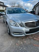 Mercedes-Benz E 220 CDI T BlueEFFICIENCY AVANTGARDE AVANTGARDE - Mercedes-Benz E 220: Cdi Avantgarde